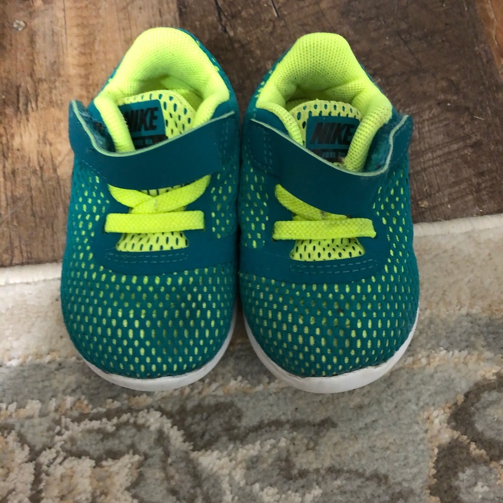 Boys infant Nike size 4